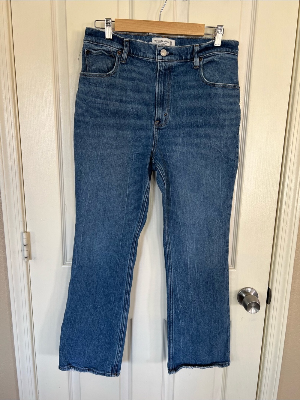 Abercrombie Ultra High Rise ’70s Vintage Flare Jeans 31 Distressed